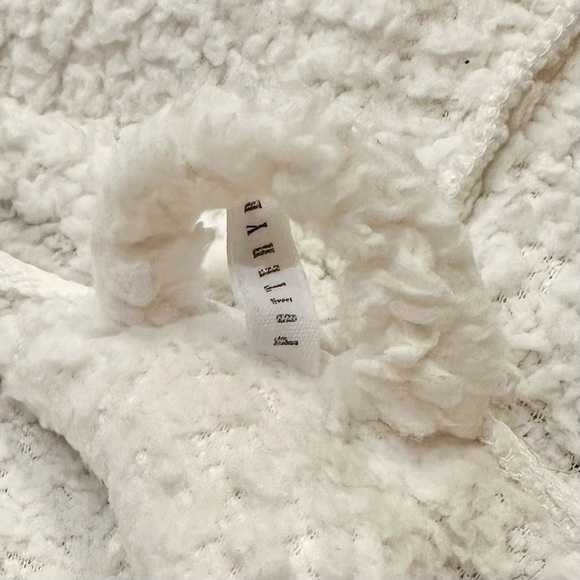 POTTERY BARN Luxury Coziest Sherpa Hooded Robe, Ivory — M — NWOT (online order) - Picture 7 of 10
